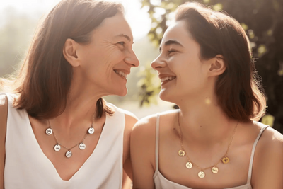 Collier Standard vs Collier Personnalisé : Lequel Choisir et Pourquoi?